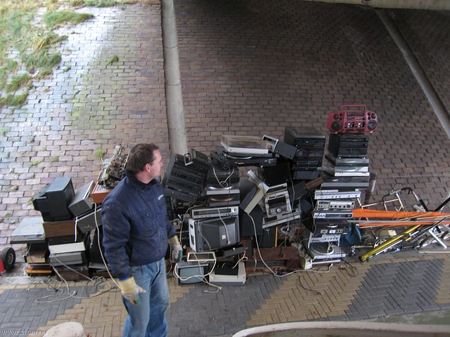 IMG_1142.JPG
Make: Canon
Model: Canon DIGITAL IXUS 850 IS
DateTime: 2-12-2007 13:13:04
EXIFImageWidth: 3072
ExifImageLength: 2304
Flash: Flash did not fire - Compulsory flash suppression
ShutterSpeedValue: 1/10 sec
ApertureValue: F2,8
FocalLength: 4,6 mm