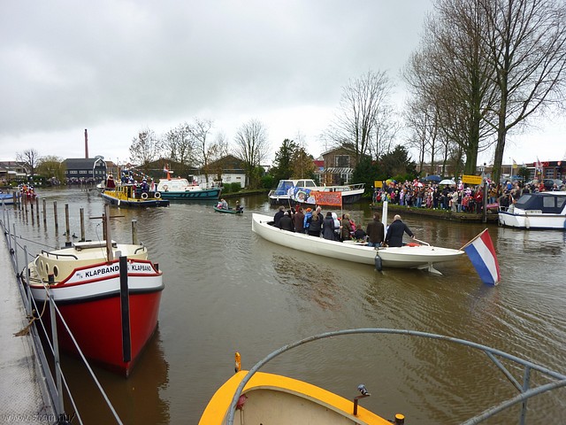 P1100655.JPG
Make: Panasonic
Model: DMC-ZX1
DateTime: 14-11-2010 12:59:18
EXIFImageWidth: 3264
ExifImageLength: 2448
Flash: No flash, auto mode
ISOSpeedRatings: ISO 80
FocalLength: 4,5 mm