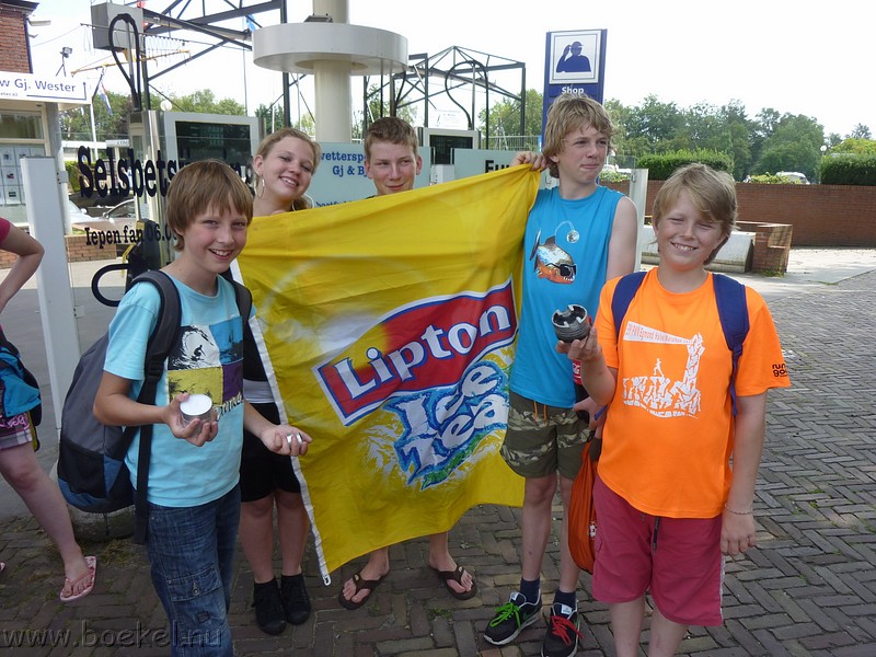 2011-07-27_friesland2011-011.JPG
Make: Panasonic
Model: DMC-ZX1
DateTime: 27-7-2011 14:38:48
EXIFImageWidth: 3264
ExifImageLength: 2448
Flash: No flash, auto mode
ISOSpeedRatings: ISO 80
FocalLength: 4,5 mm