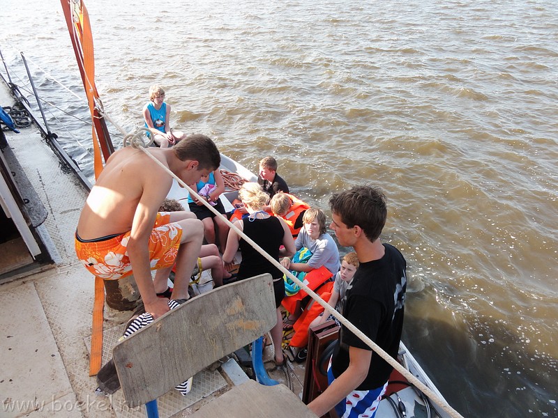 2011-07-28_friesland2011-032.JPG
Make: SONY
Model: DSC-HX5V
DateTime: 28-7-2011 16:49:23
EXIFImageWidth: 3648
ExifImageLength: 2736
Flash: No flash, auto mode
ISOSpeedRatings: ISO 125
FocalLength: 4,25 mm