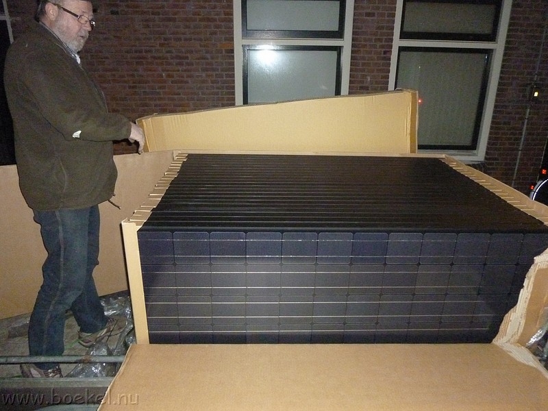 P1200136.JPG
Make: Panasonic
Model: DMC-ZX1
DateTime: 9-2-2012 19:12:33
EXIFImageWidth: 3264
ExifImageLength: 2448
Flash: Fired, auto mode
ISOSpeedRatings: ISO 800
FocalLength: 4,5 mm