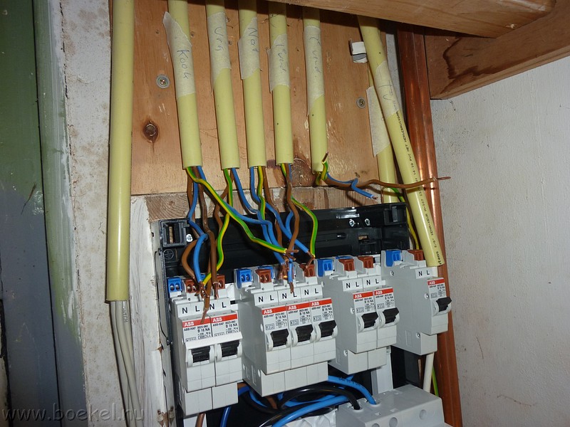 P1200149.JPG
Make: Panasonic
Model: DMC-ZX1
DateTime: 12-2-2012 14:29:42
EXIFImageWidth: 3264
ExifImageLength: 2448
Flash: Fired, auto mode
ISOSpeedRatings: ISO 100
FocalLength: 4,5 mm