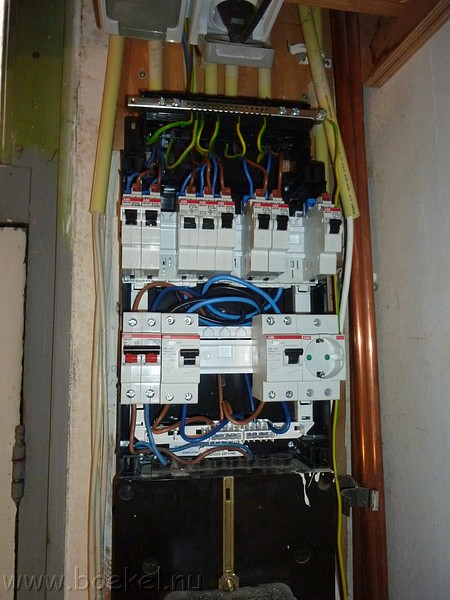 P1200150.JPG
Make: Panasonic
Model: DMC-ZX1
DateTime: 12-2-2012 14:49:18
EXIFImageWidth: 3264
ExifImageLength: 2448
Flash: Fired, auto mode
ISOSpeedRatings: ISO 320
FocalLength: 4,5 mm