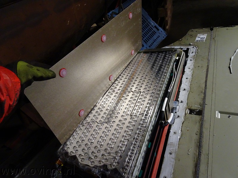 Tesla_85kWh_040.JPG
Make: SONY
Model: DSC-HX90V
DateTime: 25-1-2017 19:01:58
EXIFImageWidth: 4896
ExifImageLength: 3672
Flash: No flash, auto mode
ISOSpeedRatings: ISO 800
FocalLength: 4,1 mm